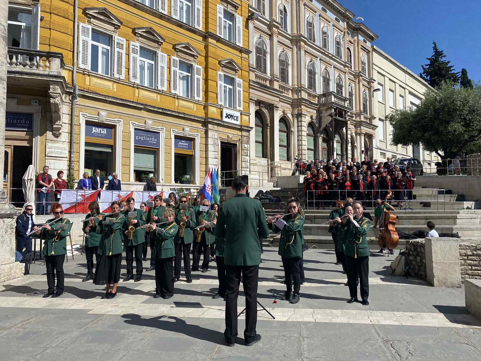 Na Trgu Portarata u Puli obilježen je Međunarodni praznik rada
